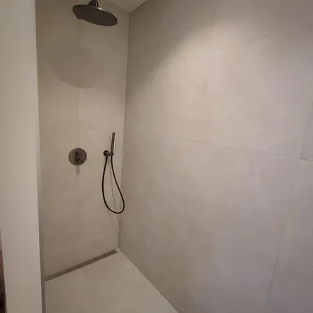 Luxury With Private Bathroom On Great Location. Rum i privatbostad *