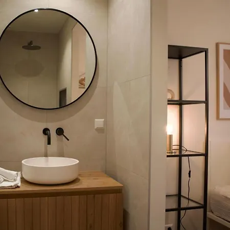 Rum i privatbostad Luxury With Private Bathroom On Great Location. *