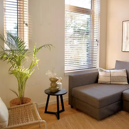 Luxury With Private Bathroom On Great Location. Δωμάτια σε οικογενειακή κατοικία Άμστερνταμ