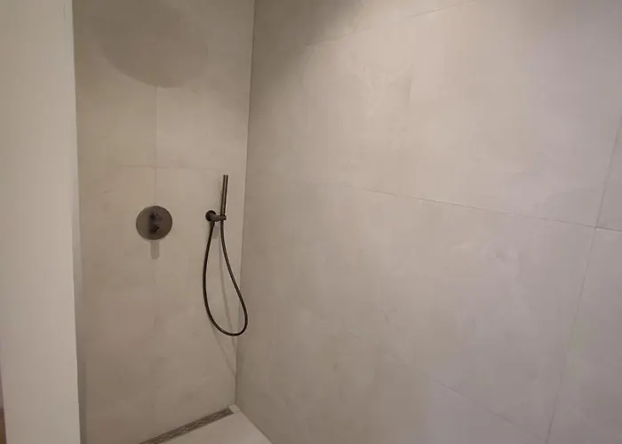 Luxury With Private Bathroom On Great Location. Δωμάτια σε οικογενειακή κατοικία *