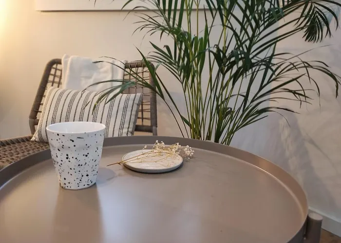 Luxury With Private Bathroom On Great Location. Δωμάτια σε οικογενειακή κατοικία *