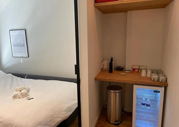 Luxury With Private Bathroom On Great Location. Δωμάτια σε οικογενειακή κατοικία *