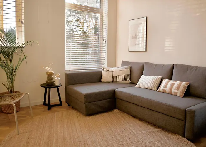 Luxury With Private Bathroom On Great Location. Δωμάτια σε οικογενειακή κατοικία