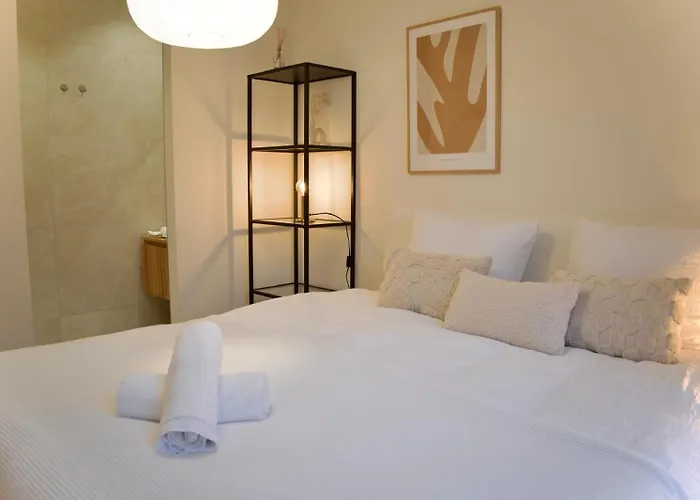 Luxury With Private Bathroom On Great Location. *